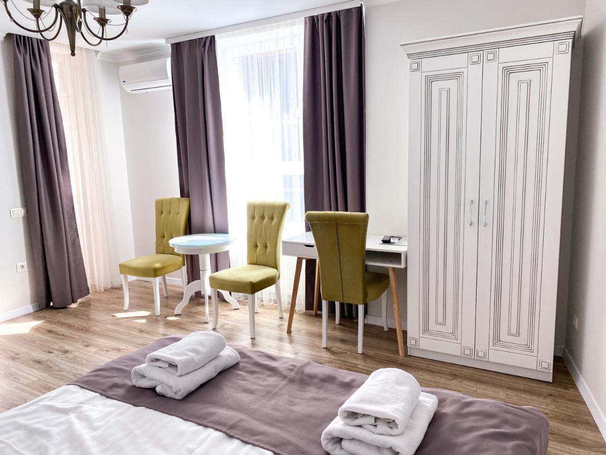 Opera Center Hotel & Apartments リヴィウ エクステリア 写真