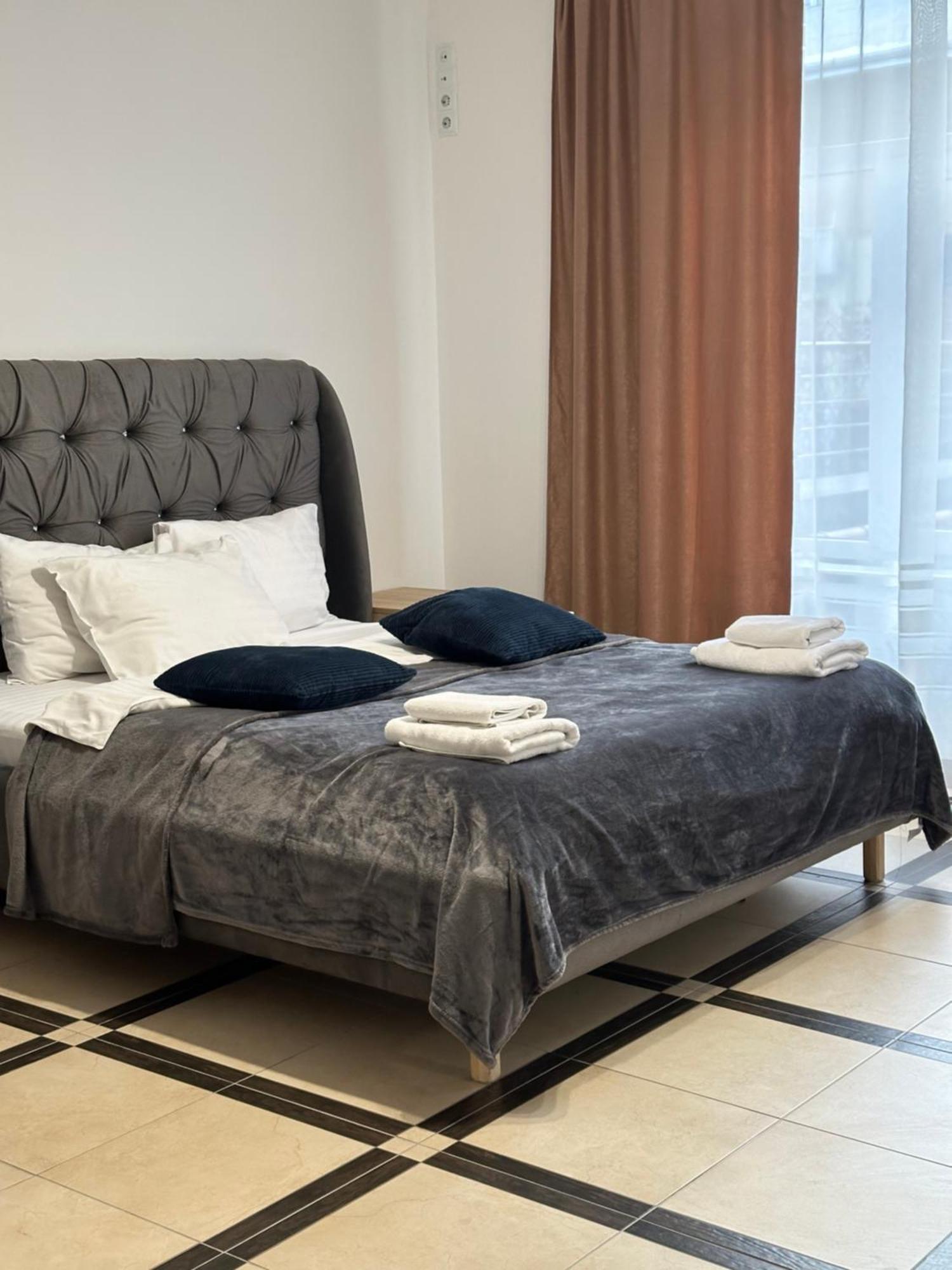 Opera Center Hotel & Apartments リヴィウ エクステリア 写真