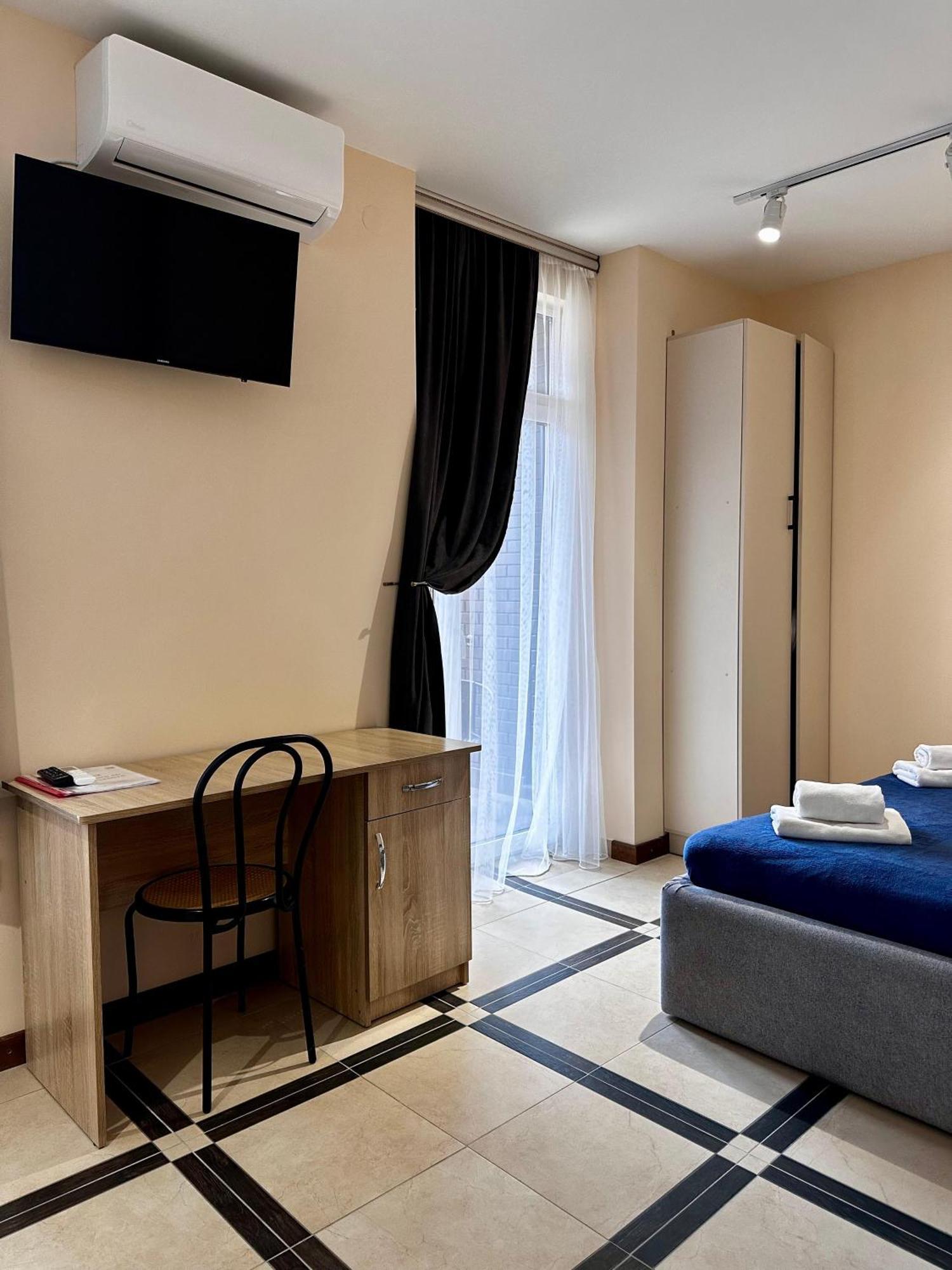 Opera Center Hotel & Apartments リヴィウ エクステリア 写真